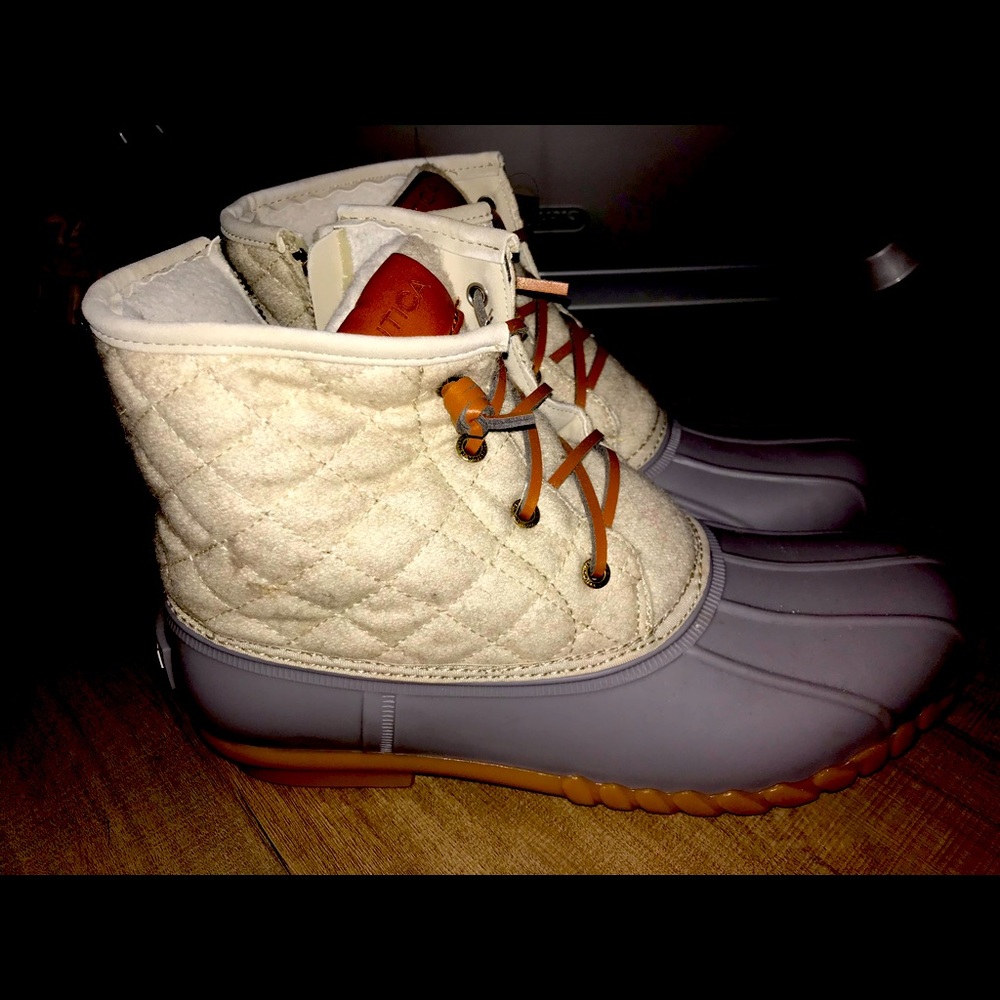 Women’s size 10 Nautica winter boots